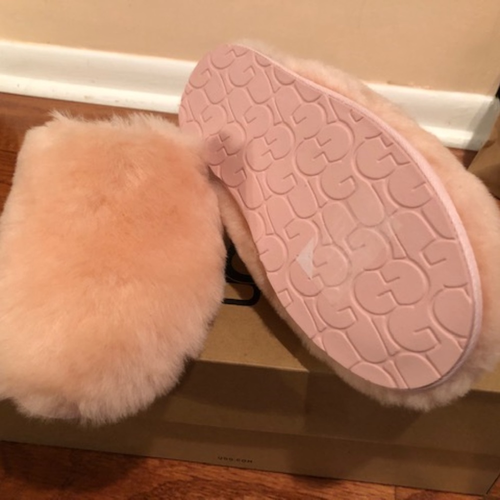 UGG Fluff Genuine Shearling Slipper Clog. 7, 8 - Picture 6 of 6